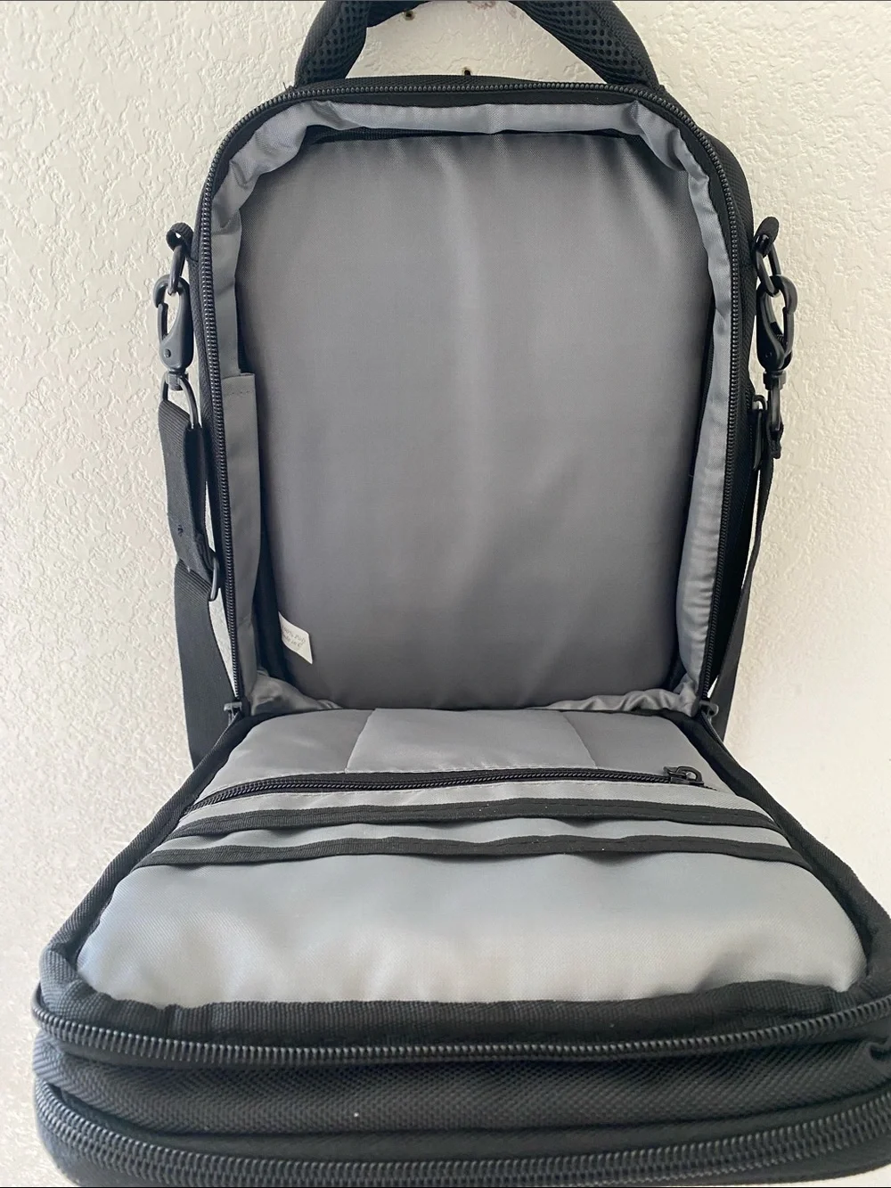 FUL Black Men's Crossbody Shoulder Bag 12” x 9” x 3.5” (expanded) NWOT